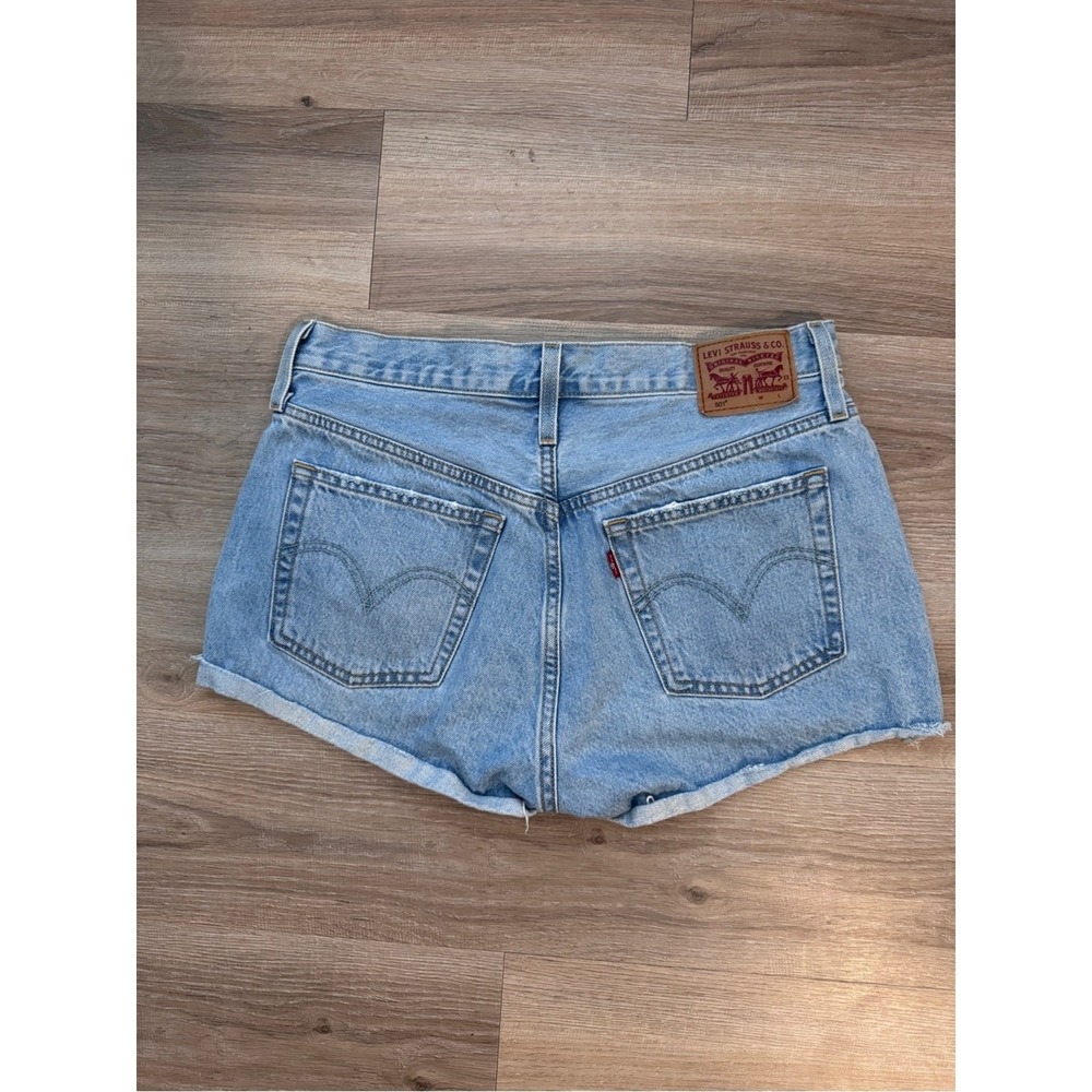 Levi's 501 Original Fit High Rise Women's Shorts Light Wash in size 29